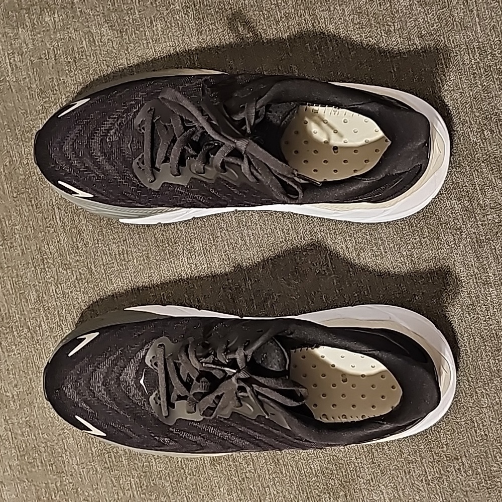 Hoka womens size 9B shoe.
